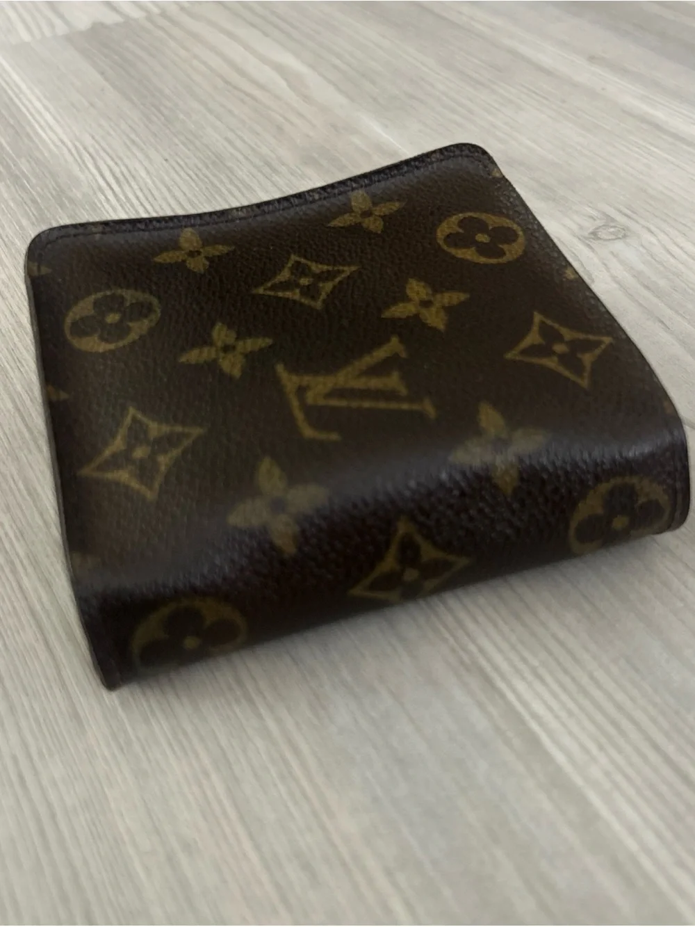 Louis Vuitton Classic Compact Zippe Wallet